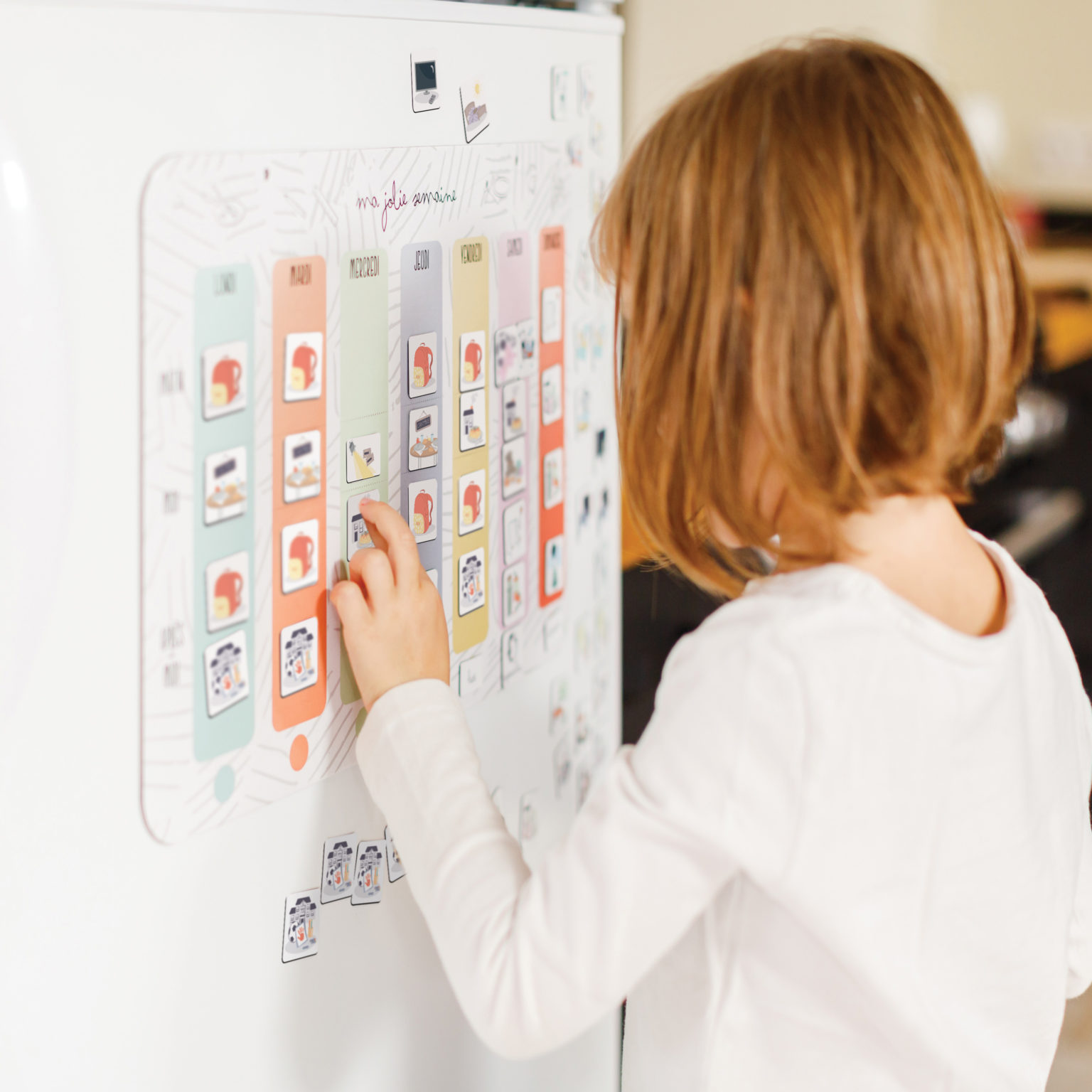 Semainier Magnétique Enfant Format A4 – 100 Aimants Activités – Organisation Hebdomadaire – Inspiration Montessori – Dès 3 Ans