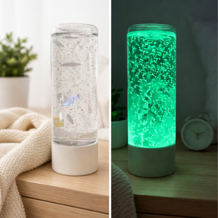 Bouteille sensorielle phosphorescente utilisée comme veilleuse apaisante pour accompagner l’endormissement de l’enfant