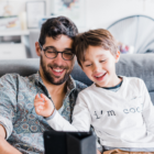 parents et enfants : comment gérer l'usage des écrans article de blog l'atelier gigogne