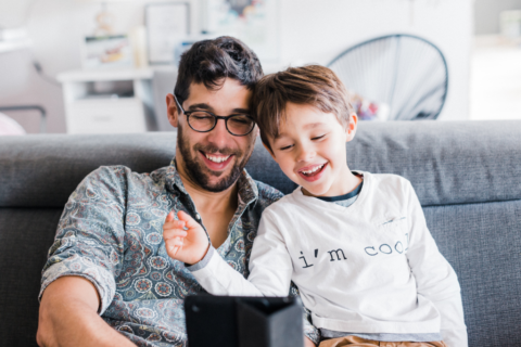parents et enfants : comment gérer l'usage des écrans article de blog l'atelier gigogne