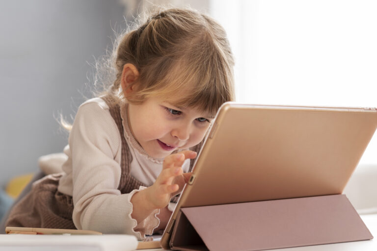 enfant ia technologie éducation numérique apprentissage interactif digital