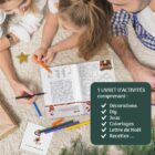 Famille partageant une activité du calendrier de l’avent en famille : coloriage, jeux et bricolages de Noël.