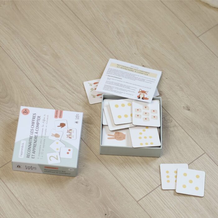 Jeu éducatif pour reconnaître les chiffres et apprendre à compter avec des cartes illustrées, dès 3 ans.