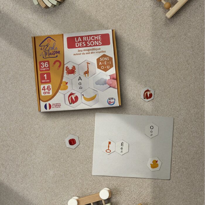 Contenu du jeu de phonologie voyelles La Ruche des sons avec plateau et tuiles